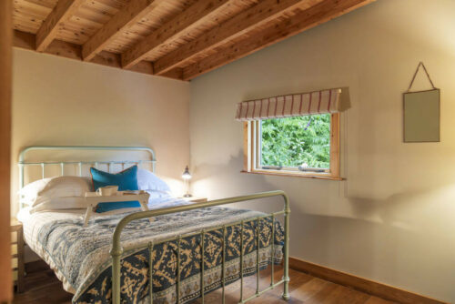 double-bed_1024_wide_54890359753_o.jpg