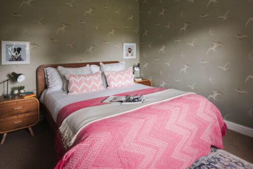 Bedroom 2 (queen)